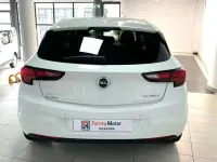 Usado Opel Astra Selective 110 CV (80 kW) 2018 Blanco Familiar
