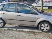 Usado Ford Fiesta Ghia 68 CV (50 kW) 2004 Beige Utilitario