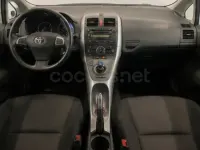 Usado Toyota Auris Hybrid Advance 135 CV (99 kW) 2011 Blanco Berlina