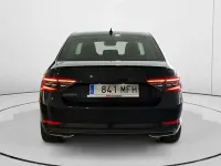 Usado Skoda Superb SportLine 150 CV (110 kW) 2023 Negro Berlina