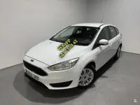 Usado Ford Focus Ambiente 90 CV (66 kW) 2015 Blanco Berlina