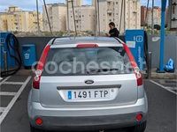 Usado Ford Fiesta Ambiente 70 CV (51 kW) 2007 Gris / plata Utilitario