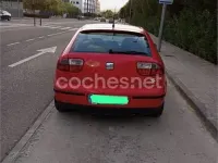 Usado Seat Leon Stella 90 CV (66 kW) 2002 Rojo Utilitario