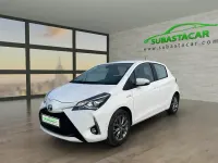 Usado Toyota Yaris Hybrid Active 100 CV (73 kW) 2019 Blanco Utilitario