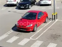 Usado Peugeot 206 CC 110 CV (80 kW) 2005 Rojo Descapotable