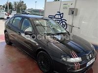 Usado Seat Leon Sport 150 CV (110 kW) 2001 Negro Utilitario