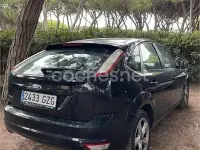 Usado Ford Focus Trend 100 CV (73 kW) 2010 Negro Berlina
