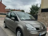 Usado Renault Grand Modus Dynamique 85 CV (62 kW) 2010 Gris / plata Monovolumen