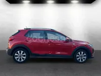 Usado Kia Stonic 84 CV (61 kW) 2023 Granate SUV