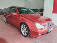 Usado Mercedes C220 150 CV (110 kW) 2006 Granate Berlina