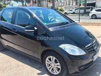Usado Mercedes A180 109 CV (80 kW) 2012 Negro Utilitario