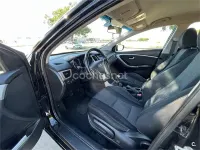 Usado Hyundai i30 110 CV (80 kW) 2015 Negro Berlina