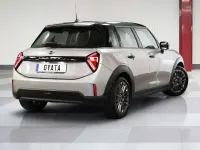 Usado Mini Cooper Essential 114 kW (156 CV) 2025 Gris Utilitario