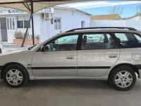 Usado Toyota Avensis Terra 110 CV (80 kW) 2000 Gris / plata Familiar