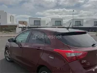 Usado Hyundai i30 135 CV (99 kW) 2015 Rojo Familiar