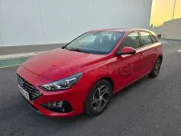 Usado Hyundai i30 116 CV (85 kW) 2022 Rojo Berlina