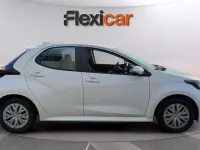 Usado Toyota Yaris 72 CV (52 kW) 2023 Blanco Utilitario