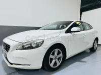 Begagnad Volvo V40 Kinetic 115 HK (84 kW) 2013 Vit Sedan