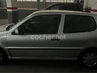 Usado VW Polo 60 CV (44 kW) 2000 Gris / plata Berlina