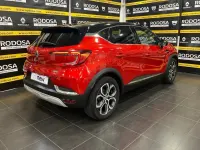 Usado Renault Captur Zen 145 CV (106 kW) 2022 Rojo SUV