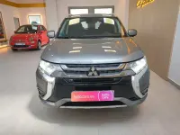 Usado Mitsubishi Outlander P-HEV 203 CV (149 kW) 2016 Gris / plata SUV