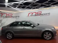 Usado Mercedes C220 Avantgarde 150 CV (110 kW) 2007 Gris / plata Berlina