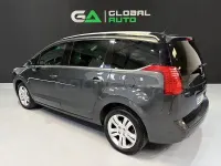 Usado Peugeot 5008 Allure 150 CV (110 kW) 2016 Gris / plata Monovolumen
