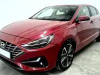 Usado Hyundai i30 136 CV (100 kW) 2021 Granate Berlina