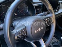 Usado Kia Rio GT-Line 100 CV (73 kW) 2023 Gris / plata Berlina