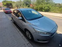 Usado Ford Focus Trend 125 CV (91 kW) 2017 Gris / plata Berlina