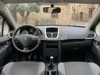 Usado Peugeot 207 Sport 95 CV (69 kW) 2009 Gris / plata Berlina