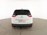 Usado Renault Grand Scénic IV Zen 140 CV (102 kW) 2021 Blanco Monovolumen