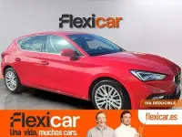 Usado Seat Leon Style 110 CV (80 kW) 2022 Rojo Familiar