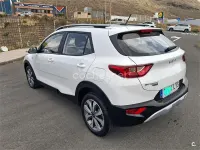 Usado Kia Stonic 100 CV (73 kW) 2022 Blanco SUV