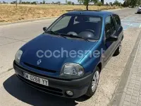 Usado Renault Clio 60 CV (44 kW) 2000 Azul Berlina