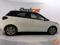 Usado Hyundai i20 99 CV (72 kW) 2020 Blanco Utilitario