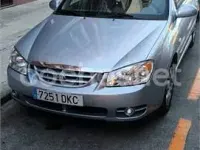 Usado Kia Cerato EX 112 CV (82 kW) 2005 Gris / plata Berlina