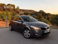 Usado Kia Ceed 90 CV (66 kW) 2010 Gris / plata Utilitario