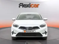 Begagnad Kia Ceed 101 HK (74 kW) 2022 Vit Halvkombi