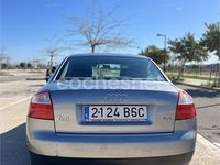 Usado Audi A4 130 CV (95 kW) 2002 Gris / plata Berlina