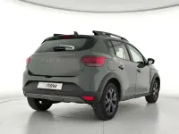 Usado Dacia Sandero Extreme 100 CV (73 kW) 2025 Verde Berlina