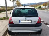 Usado Renault Clio II Dynamique 80 CV (58 kW) 2003 Gris / plata Berlina