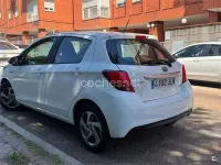 Usado Toyota Yaris Hybrid Active 100 CV (73 kW) 2016 Blanco Berlina