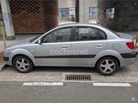 Usado Kia Rio EX 110 CV (80 kW) 2007 Gris / plata Berlina
