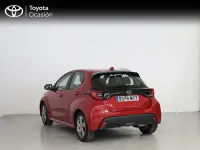 Usado Toyota Yaris Active 116 CV (85 kW) 2025 Rojo Utilitario
