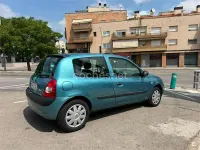 Usado Renault Clio II 75 CV (55 kW) 2004 Azul Berlina
