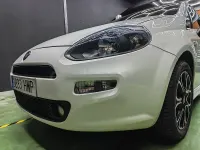 Usado Fiat Punto Young 69 CV (50 kW) 2014 Blanco Utilitario