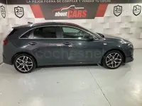 Usado Kia Ceed 120 CV (88 kW) 2023 Gris / plata Utilitario