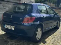 Usado Peugeot 307 90 CV (66 kW) 2003 Azul Berlina