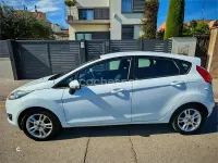 Usado Ford Fiesta Titanium 75 CV (55 kW) 2014 Blanco Utilitario